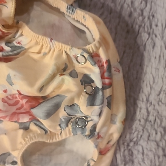 Marie Nicole size 6-12M romper - Picture 3 of 4